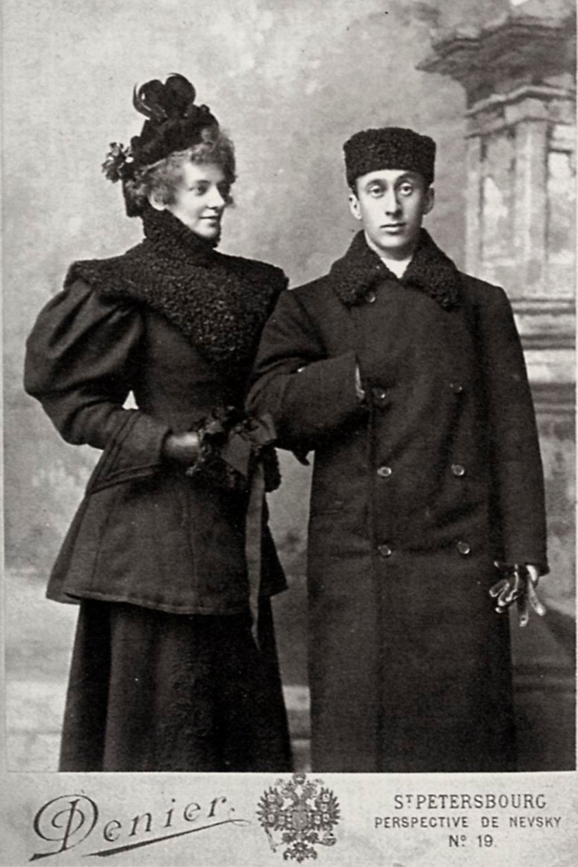 Zinaida Gippius、ロシアの詩人、美術史家のAkim Volynsky、c1890-c1894。 作： アンドレイ・デニエール