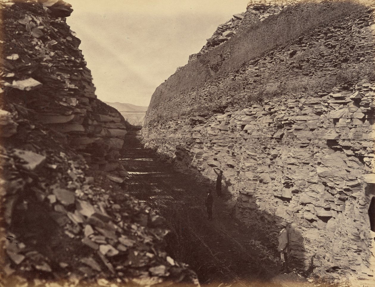 プレート22.バーニング・ロック・カット（1869年）（写真 作： アンドリュー・ジョセフ・ラッセル