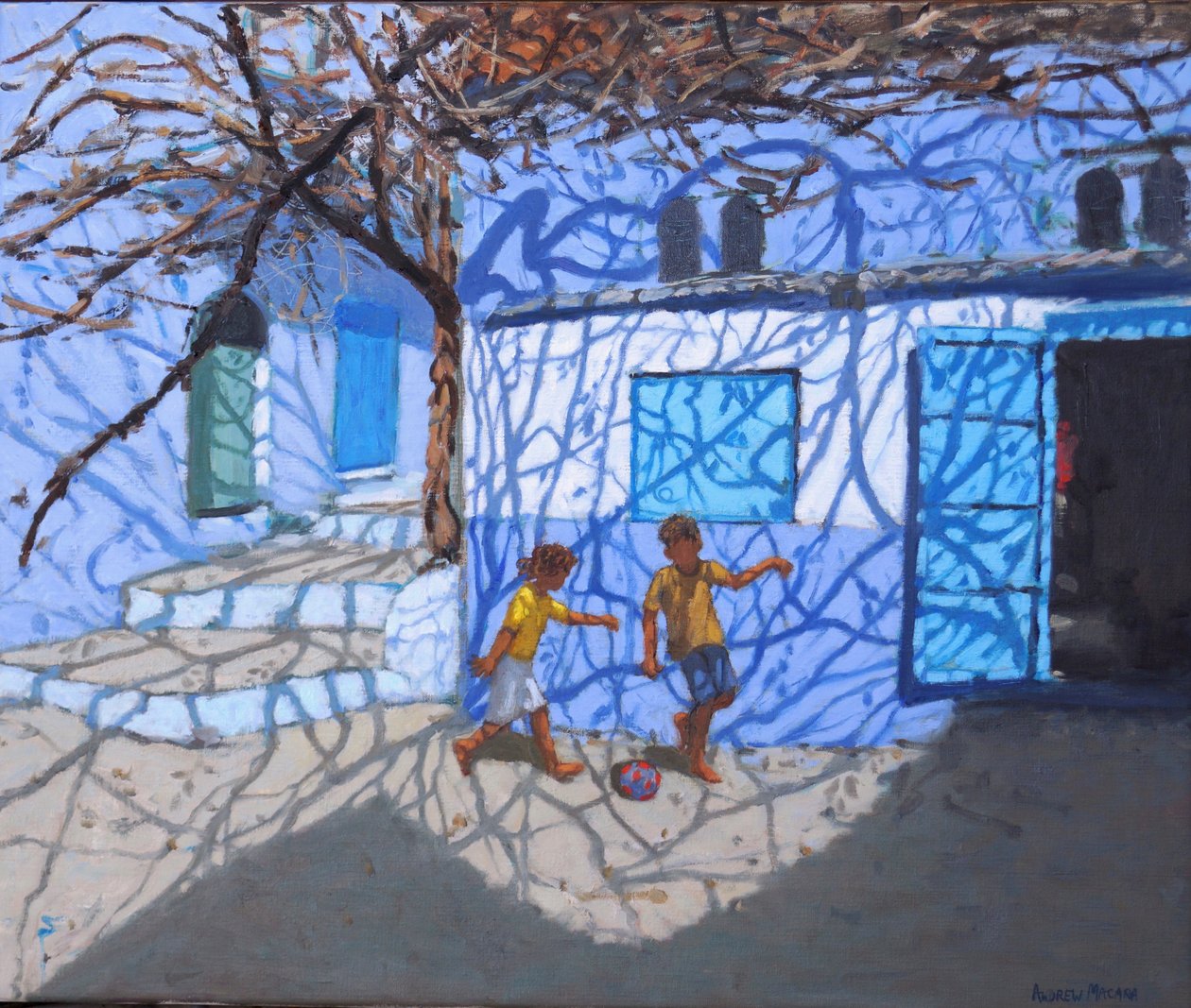 ストリートでのボール遊び,Chefchaouen,Morocco , 2018,(oil on canvas) 作： アンドリュー・マカラ
