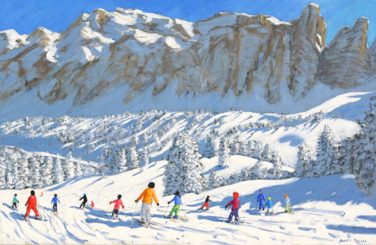 Colourful skiers,Val Gardena,Italy,2019,(oil on canvas) 作： アンドリュー・マカラ
