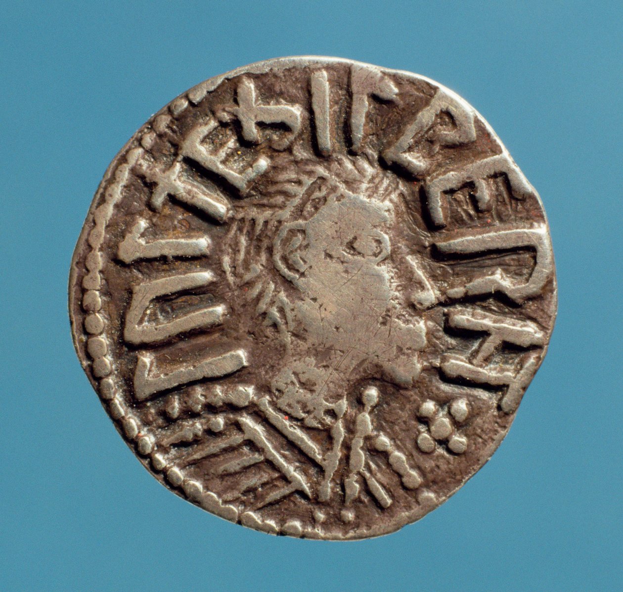 Aethelberht（d.794）のペニー（表側）イーストアングリアのアングロサクソン王。 （銀） 作： アングロサクソン