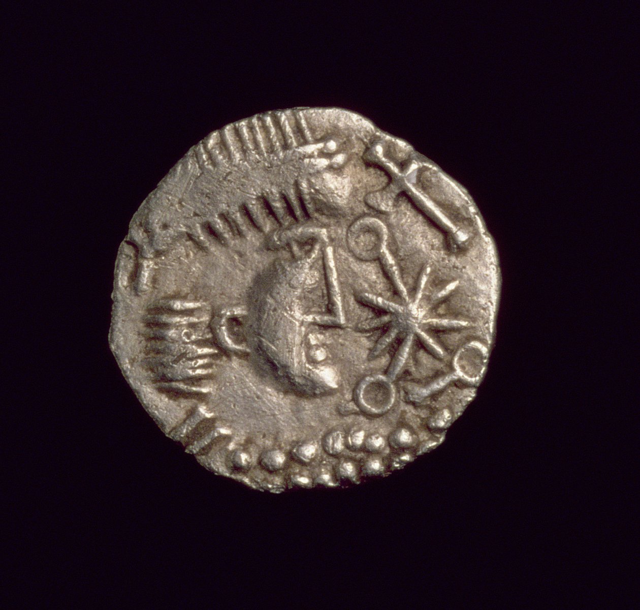 Thrymsa、Runic &39;Constantine&39;タイプ（表面）（ゴールド）（裏面は168079を参照） 作： アングロサクソン