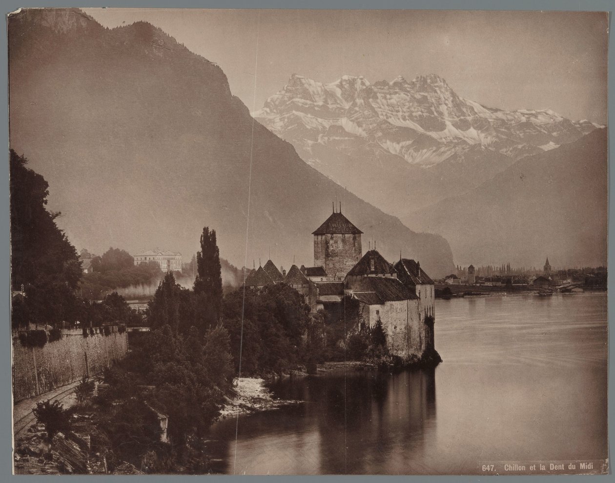 レマン湖のシヨン城、ダン・デュ・ミディの遠景 Chillon et la Dent du Midi (オブジェクトのタイトル) 作： 匿名