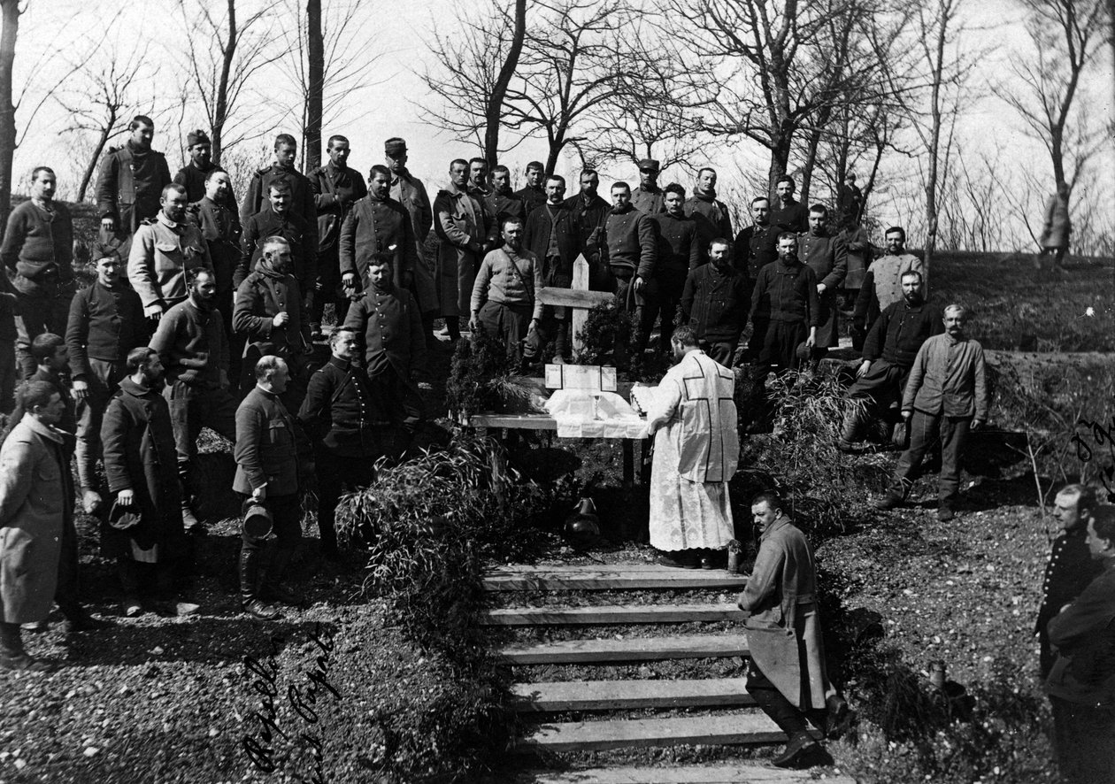 第一次世界大戦（1914-1918）。1915年5月、Ferme de Canny (Canny-sur-Matz) (Department 60: Oise)での日曜ミサ。個人のコレクション。 作： 匿名匿名