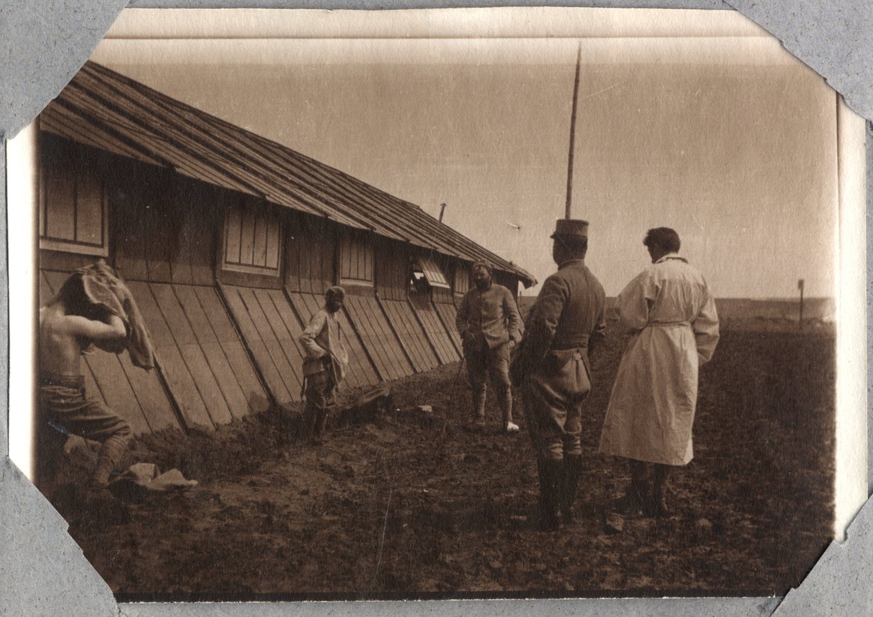 第一次世界大戦1914-1918年：縁の下の力持ちを探す、英仏海峡のクーヴィルのキャンプ、フランス、ローワーノルマンディー（Lower Normandy）。匿名の撮影1917年5月。個人コレクション、ステラ 作： 匿名匿名
