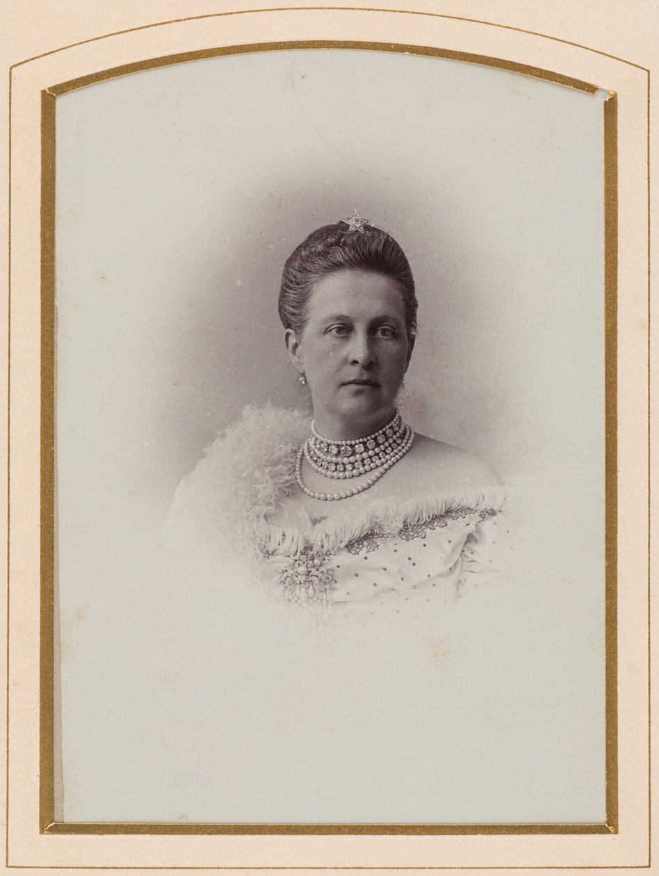 Olga Constantinovna de Russie, reine des Hellenes - ロシア大公妃オルガ・コンスタンティノヴナ（1851-1926）の肖像、匿名 .アルブミン写真。プライベートコレクション 作： 匿名匿名