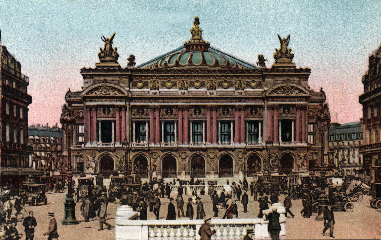 パリ：シャルル・ガルニエ（1825-1898）が製作したオペラ座のファサードとオペラ座の地下鉄駅の風景。パリ市の「芸術アルバム」に掲載されている1920年の写真。個人蔵。 作： 匿名匿名