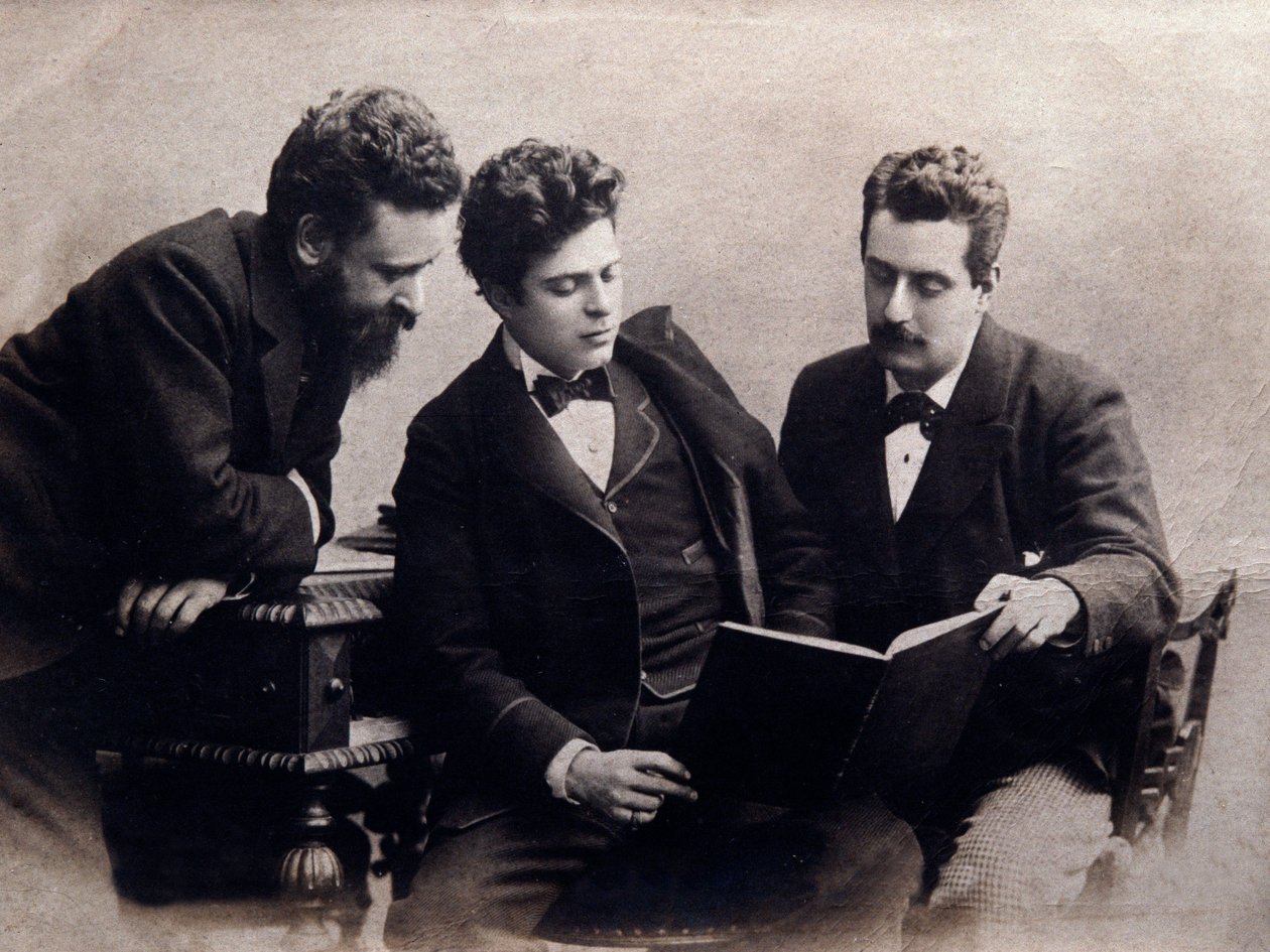 イタリアの作曲家、アルベルト・フランケッティ（1860-1942）、ピエトロ・マスカーニ（1863-1945）、ジャコモ・プッチーニ（1858-1924）の肖像（左から右へ） Photograph.1900年頃個人蔵 作： 匿名匿名