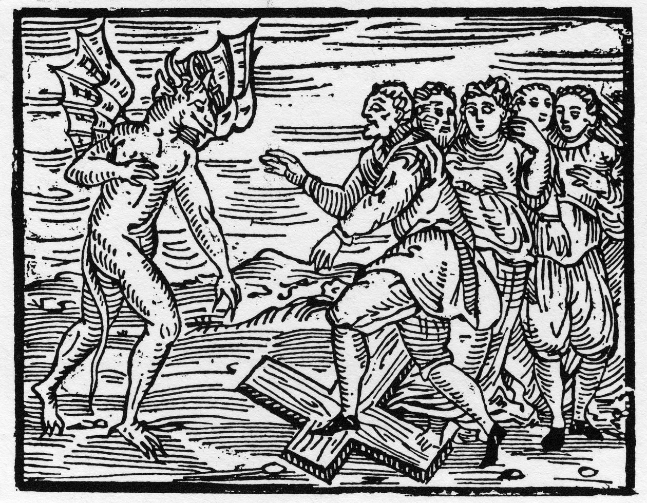 サタンは未来の弟子たちに十字架の上を歩かせる - "Compendium Maleficarum", 魔女とその悪とその救済を扱っている Francesco Maria Guazzo or Guaccio or Guaccius (15? -16?) 1608年 個人蔵 作： 匿名匿名