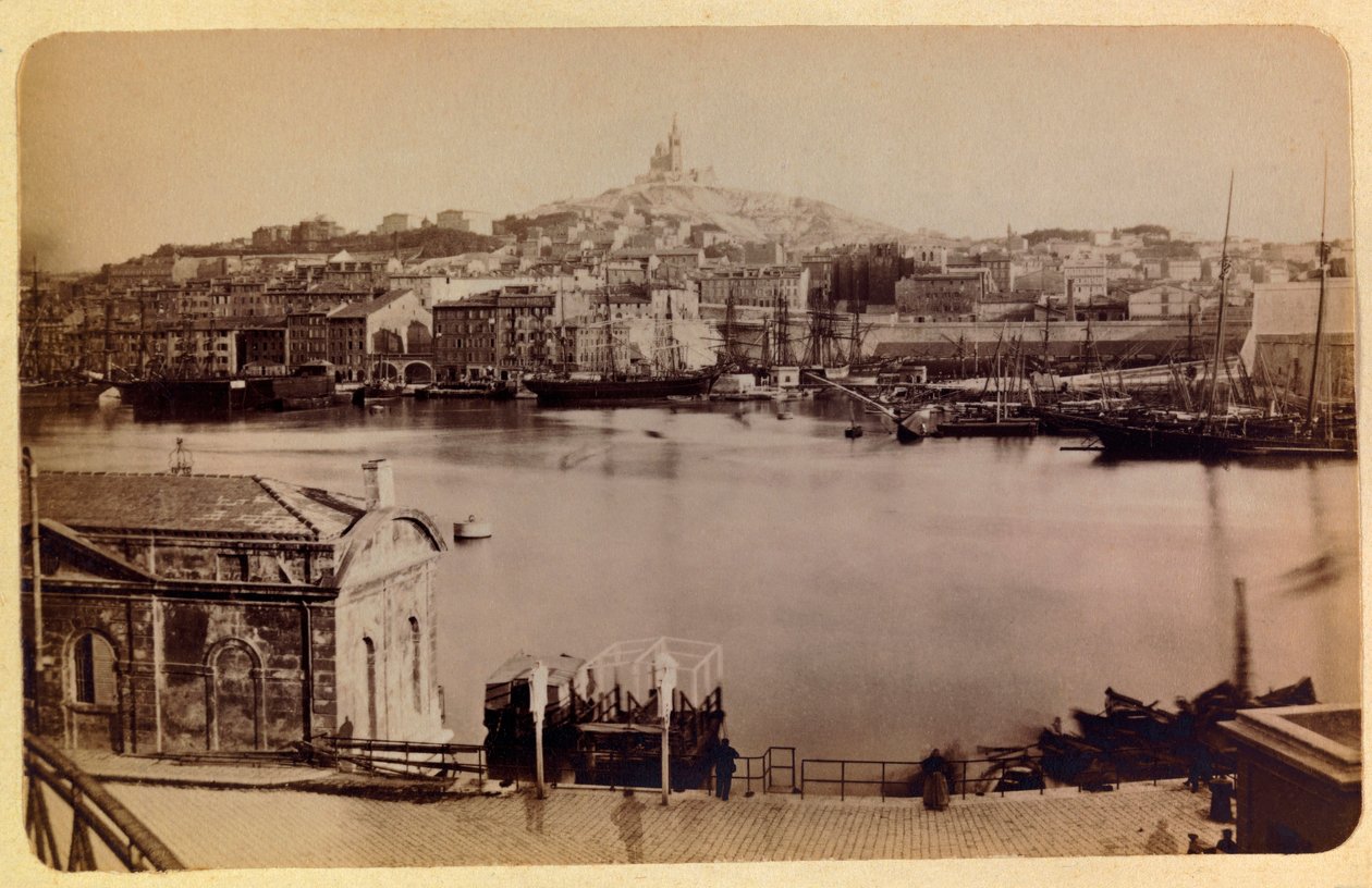 1885-1890年頃のマルセイユの街とその周辺。旧港とノートルダム・ドゥ・ラ・ガルド、個人蔵 作： 匿名匿名
