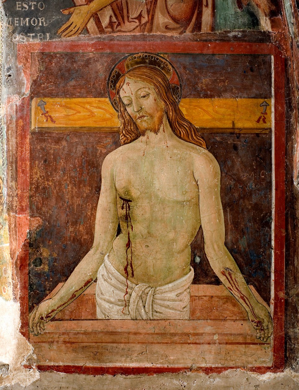 ピエタ イエス・キリストのアウレオールには十字架がつけられている。アントニオ・アクイリ（アントニアッツォ・ロマーノ）（1461-1508年頃活躍）によるフレスコ画の詳細 15世紀 イタリア、スビアコ（ローマ）のサン・ブノワ修道院（サクロ・スペコ）にて 作： アントニアッツォロマーノ