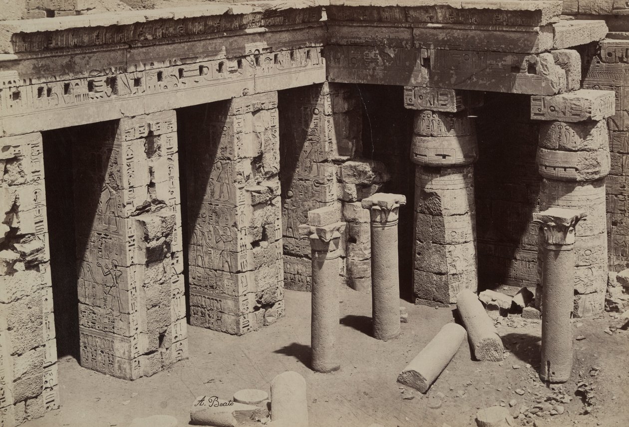Medinet Habu: ラムセス 3 世神殿の中心にあるコプト教会 作： アントニオ・ベアト