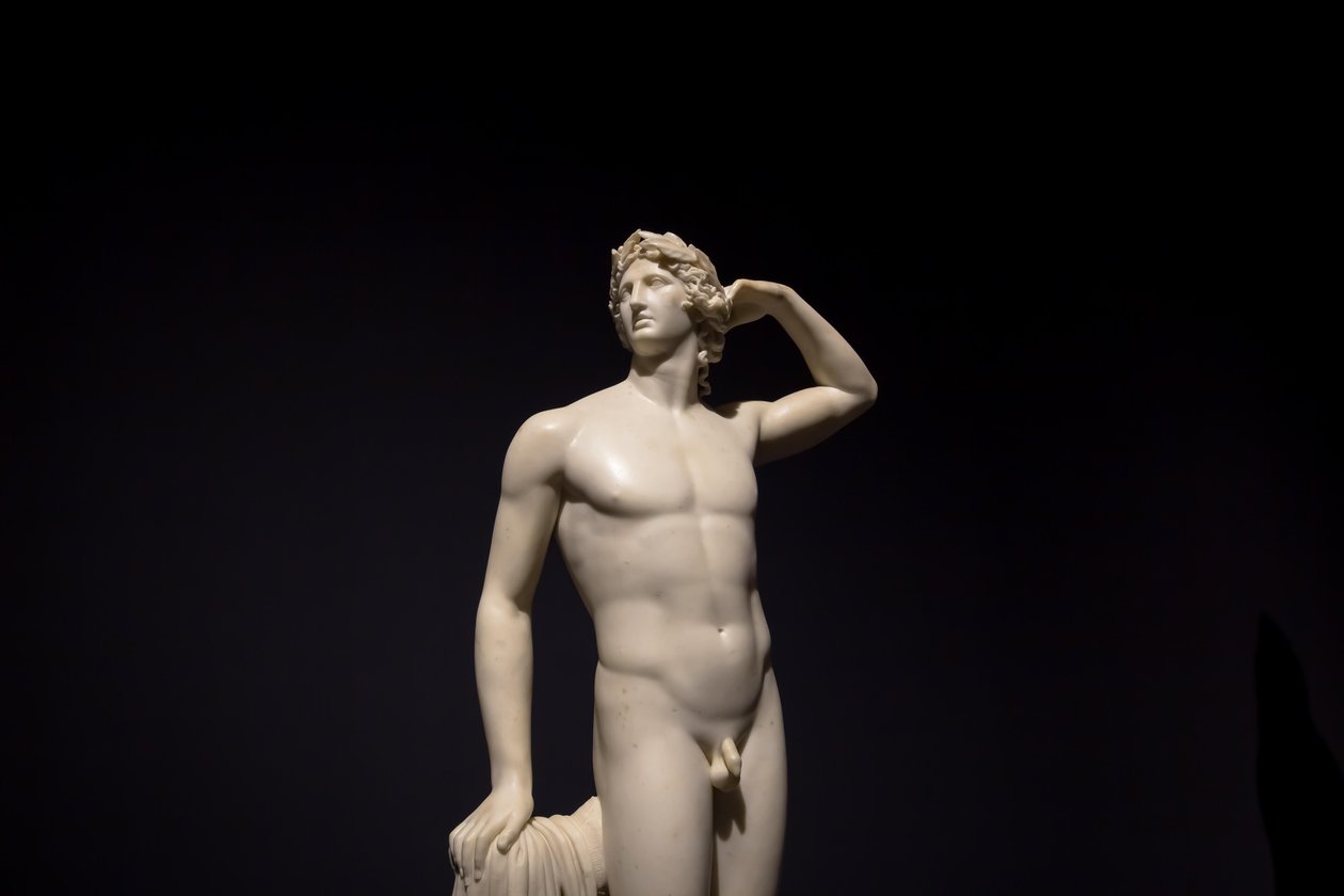 ミラノ、イタリア - 2020年6月: 古代の彫刻「自ら鳴くアポロン」1782年 - 2019年、アント... (写真) 作： アントニオ・カノーヴァ