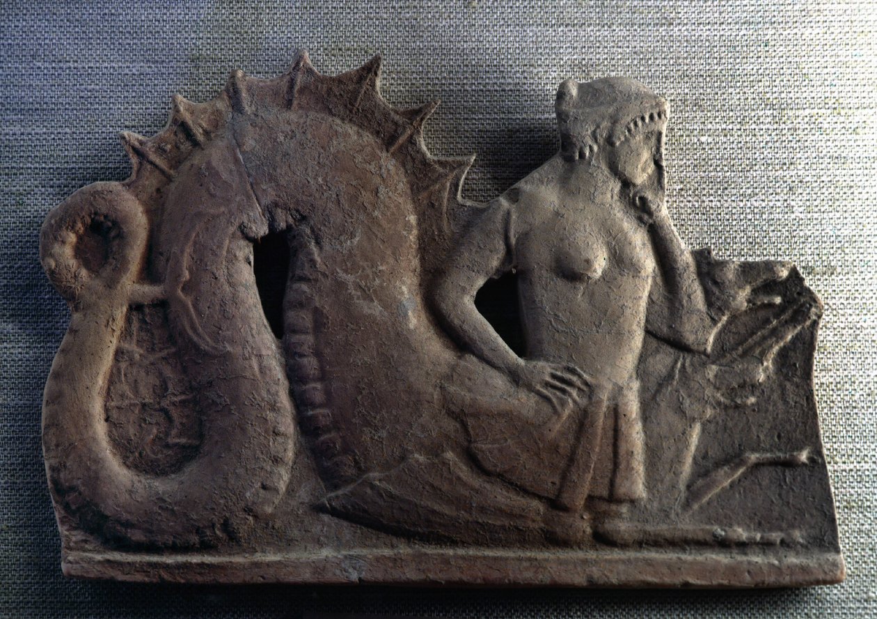 チャリブデと共にメッシーナ海峡を守る怪物スキュラ。パリ、ルーヴル美術館。 作： アーティスト不明