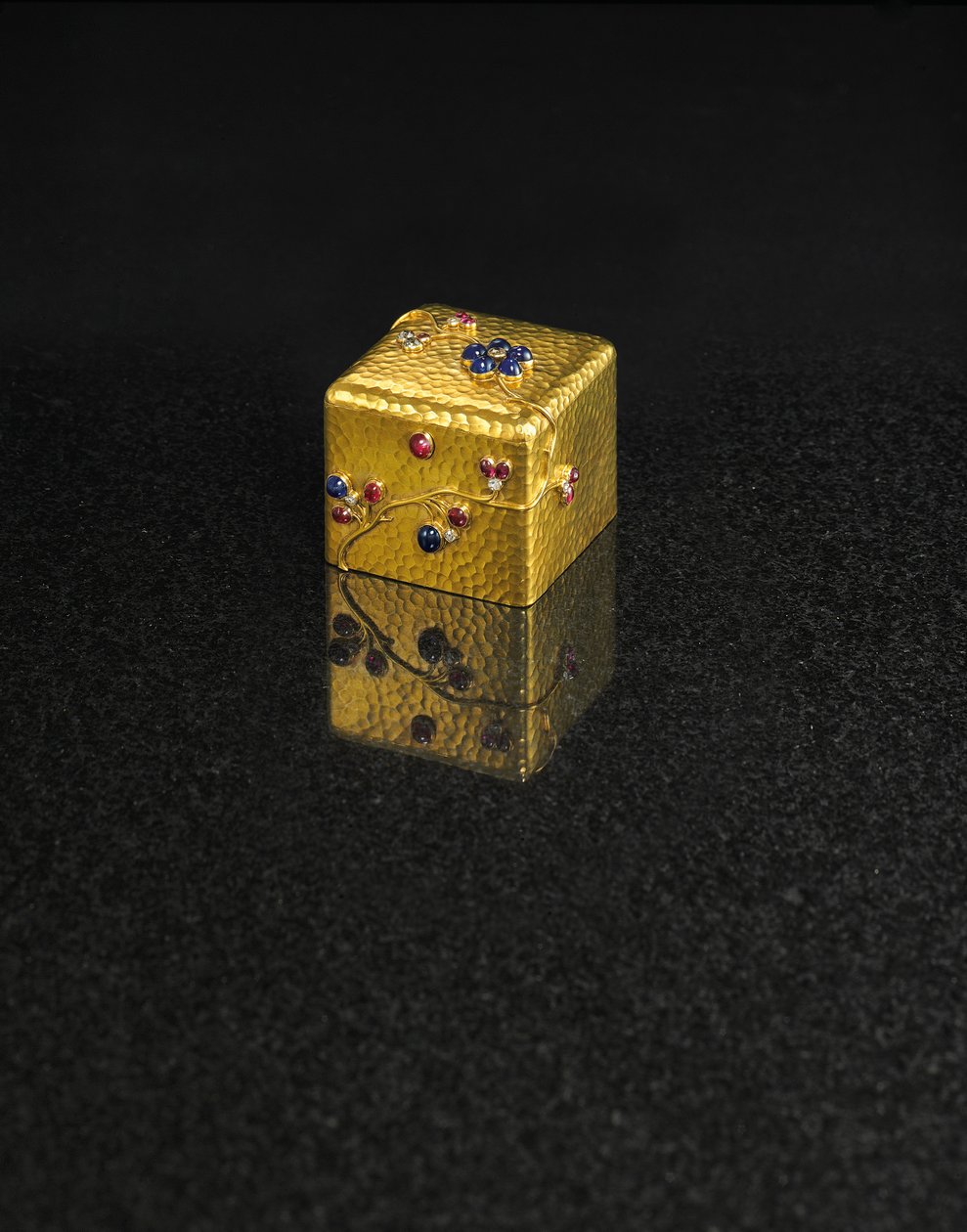 ボックス、ファベルジェ作、1890年頃 作： アウグストヴィルヘルムホルムストロム