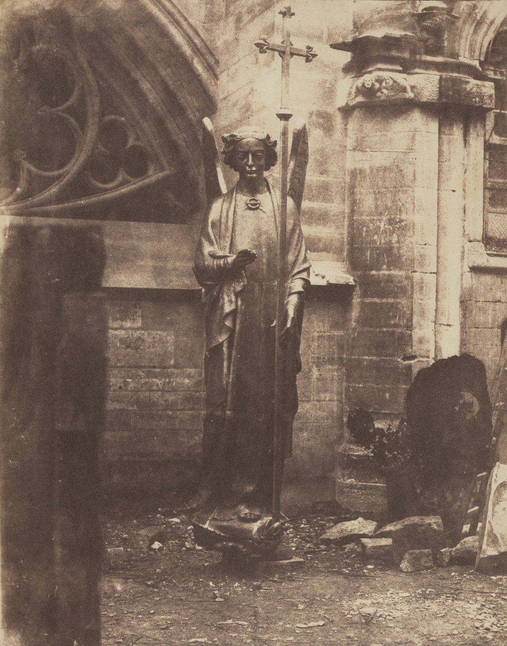 ジョフロワ＝ドゥショームによるサント・シャペル東側破風の天使（1851-1853年）（写真 作： オーギュストメストラル
