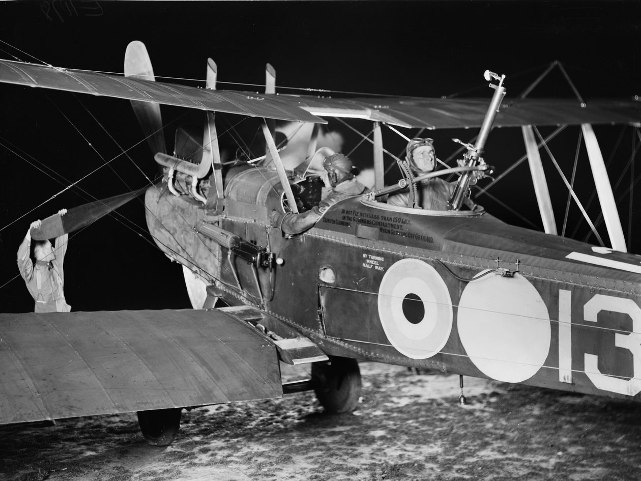 パイロットのスタンリージョージブレアリーとオブザーバーのロバート