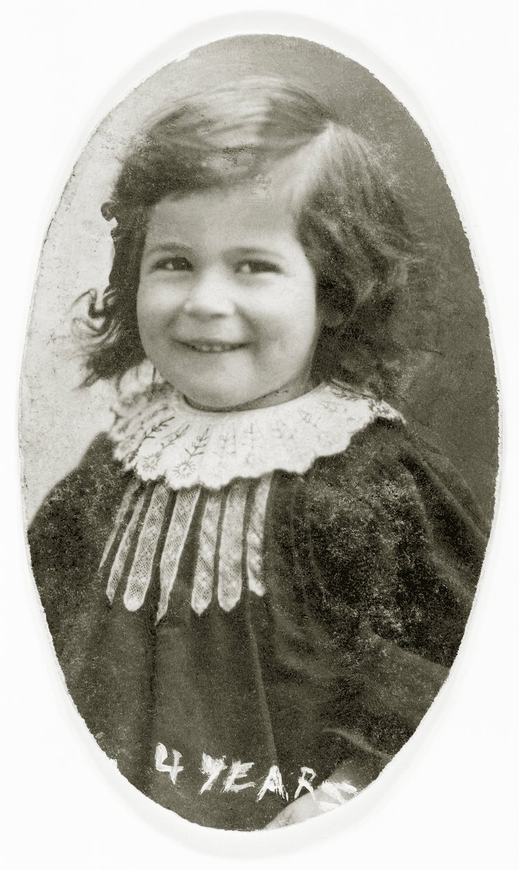ティナモドッティ、4歳、オーストリア、フェルラッハ、1901 作： オーストリアの写真家