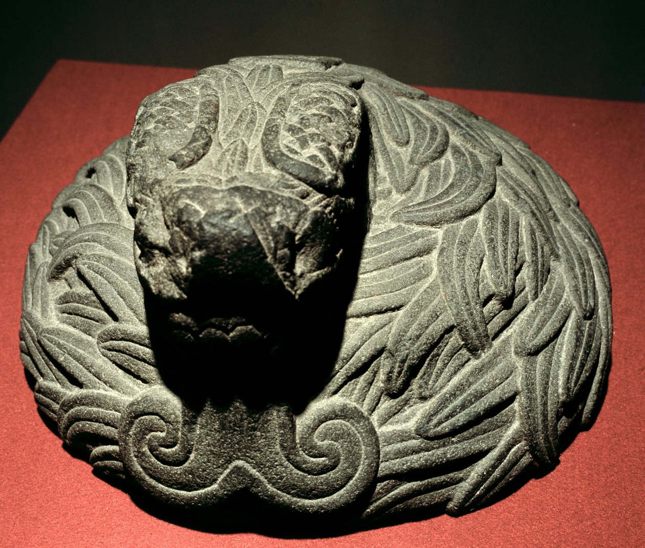 羽を付けられた蛇、1300-1500 作： アステカ