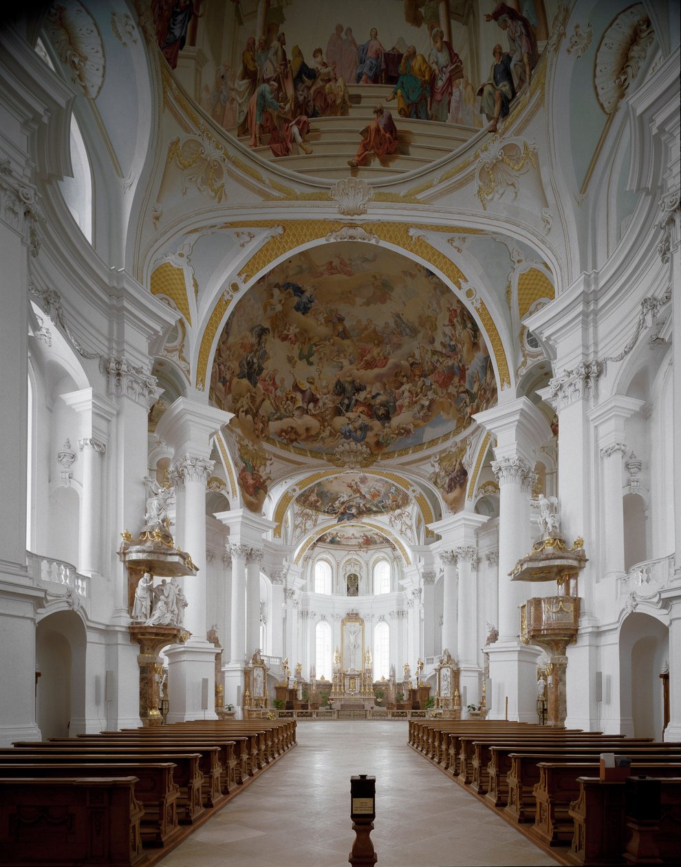 建築家Johann Balthasar Neumann (1687-1753) による修道院教会の内観 ドイツ、ネレスハイム 作： バルタザール・ノイマン