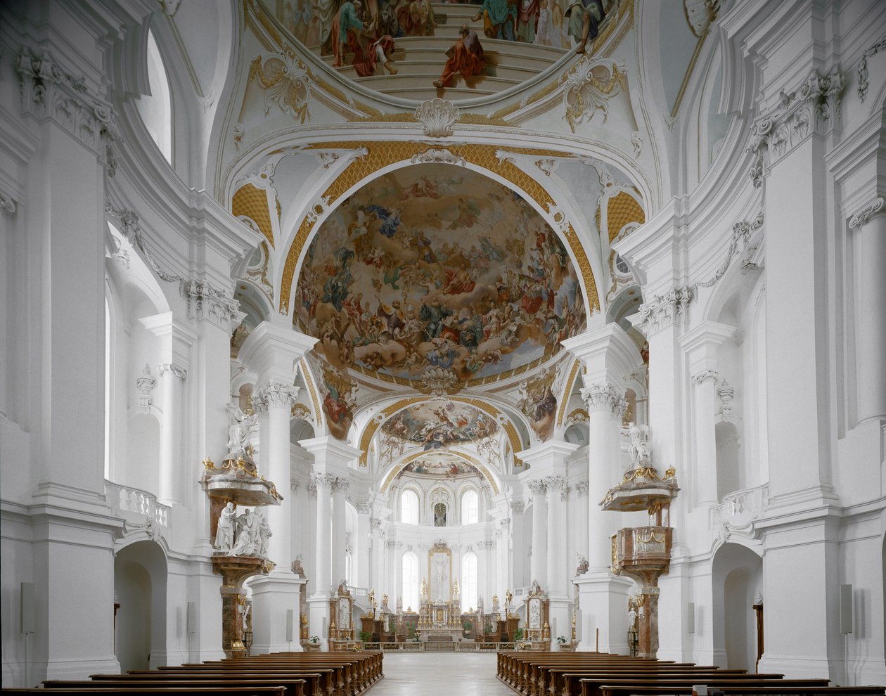 建築家Johann Balthasar Neumann (1687-1753) による修道院教会の内観 ドイツ、ネレスハイム 作： バルタザール・ノイマン