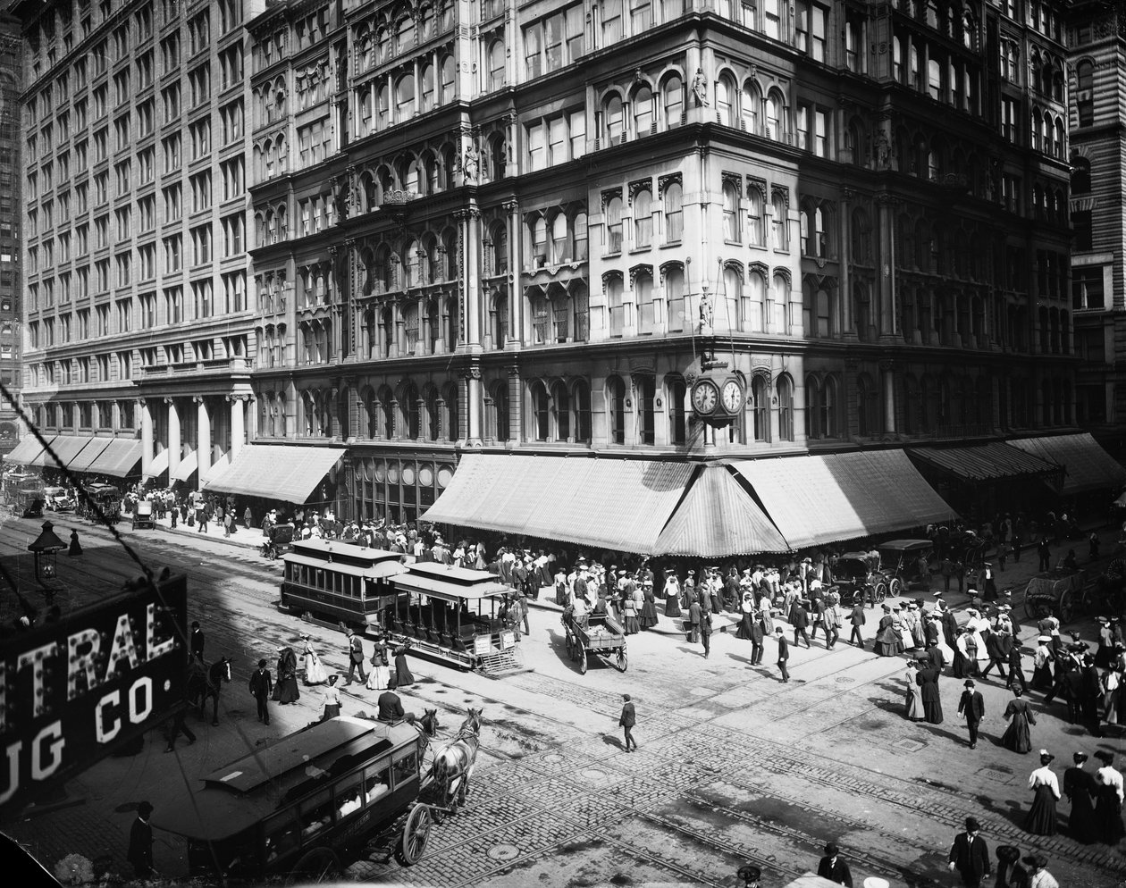 マーシャル・フィールド社（米国イリノイ州シカゴ、1905年頃）（モノクロ写真 作： バーンズとクロスビー