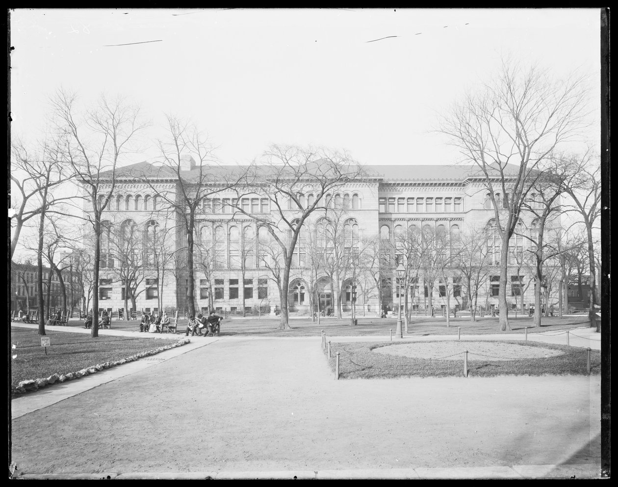 ニューベリー図書館（米国イリノイ州シカゴ、1905年頃）（モノクロ写真 作： バーンズとクロスビー