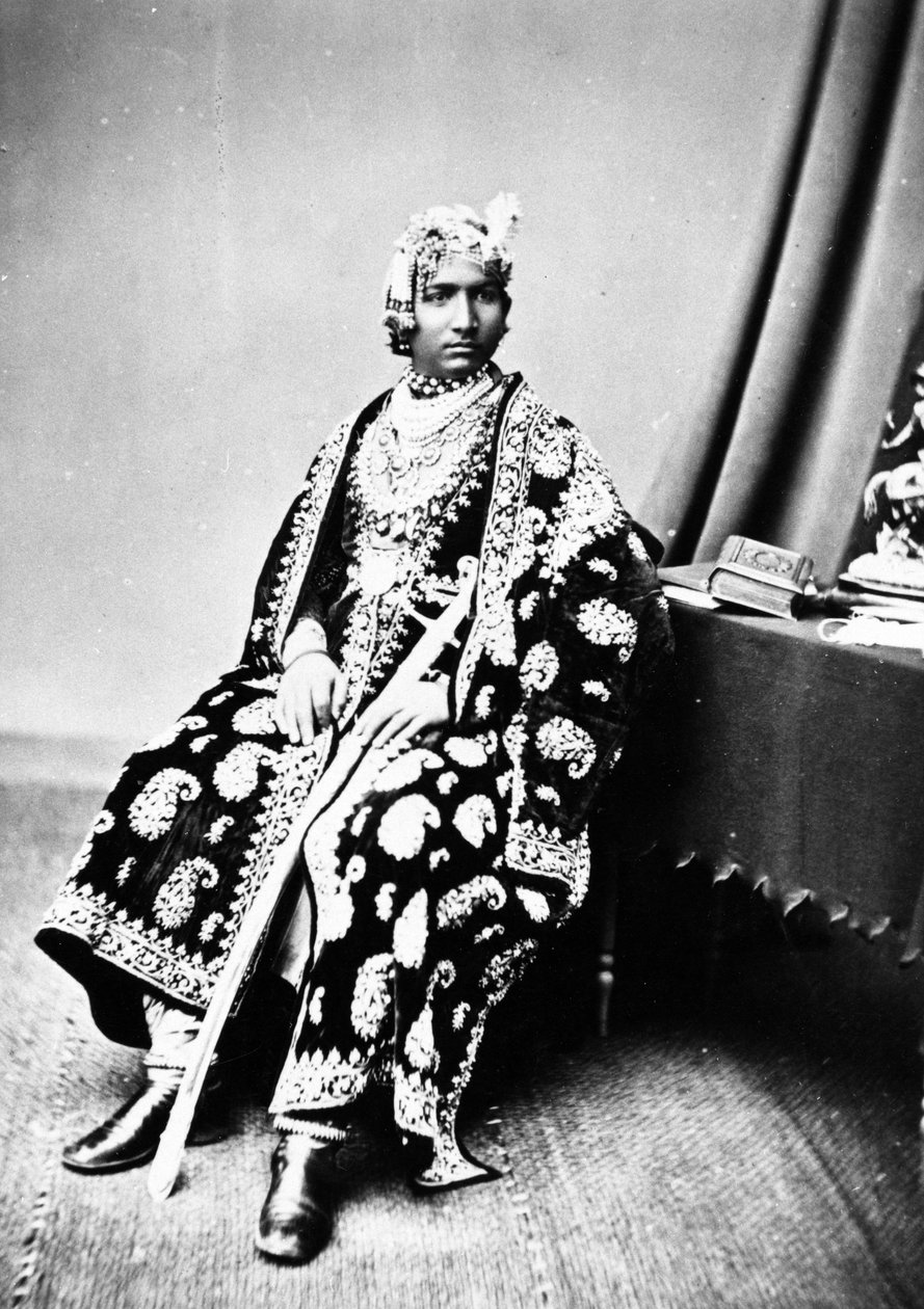 アルワルのマハラジャ、c。 1860年代 作： イギリスの写真家