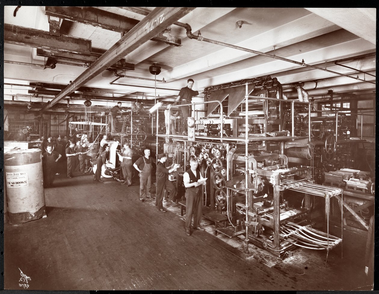 1913年、ニューヨークのマッコール出版社のプレスルーム（銀ゼラチンプリント） 作： バイロンカンパニー