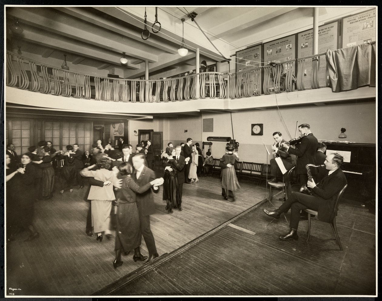 ニューヨーク盲人協会でのマンスリーダンス、1926年ニューヨーク、111 East 59th Street、ニューヨーク（銀ゼラチンプリント） 作： バイロンカンパニー