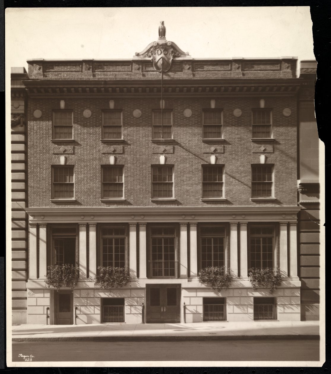 The Phi Gamma Delta Club、44 West 44th Street、ニューヨーク、1919（シルバーゼラチンプリント） 作： バイロンカンパニー