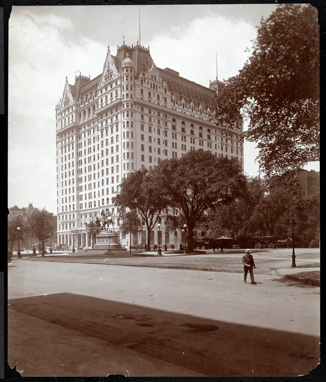 The Plaza Hotel、5th Avenue and 59th Street、New York、1907（シルバーゼラチンプリント） 作： バイロンカンパニー