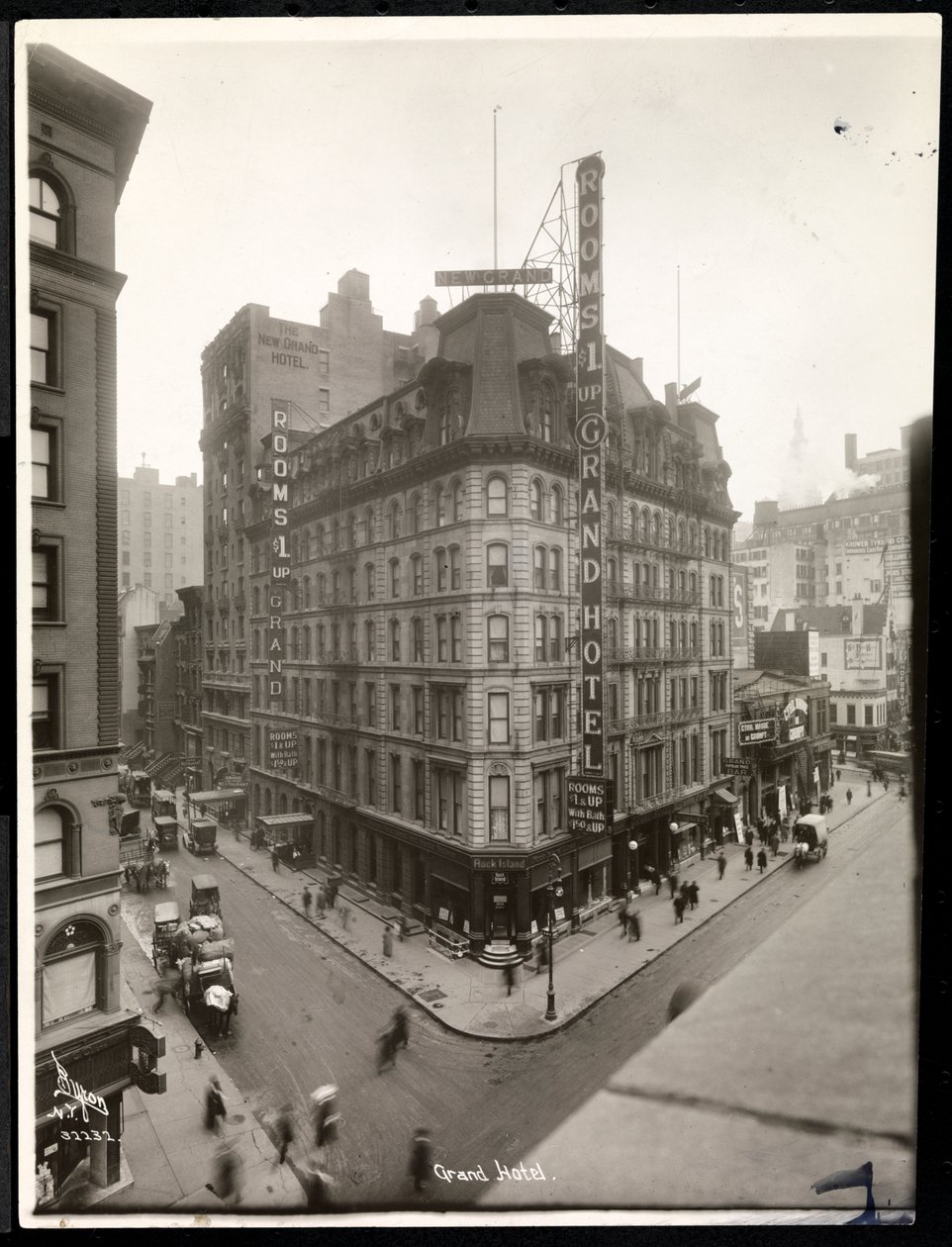 グランドホテルの眺め31丁目とブロードウェイ、ニューヨーク、1914年頃（銀ゼラチンプリント） 作： バイロンカンパニー