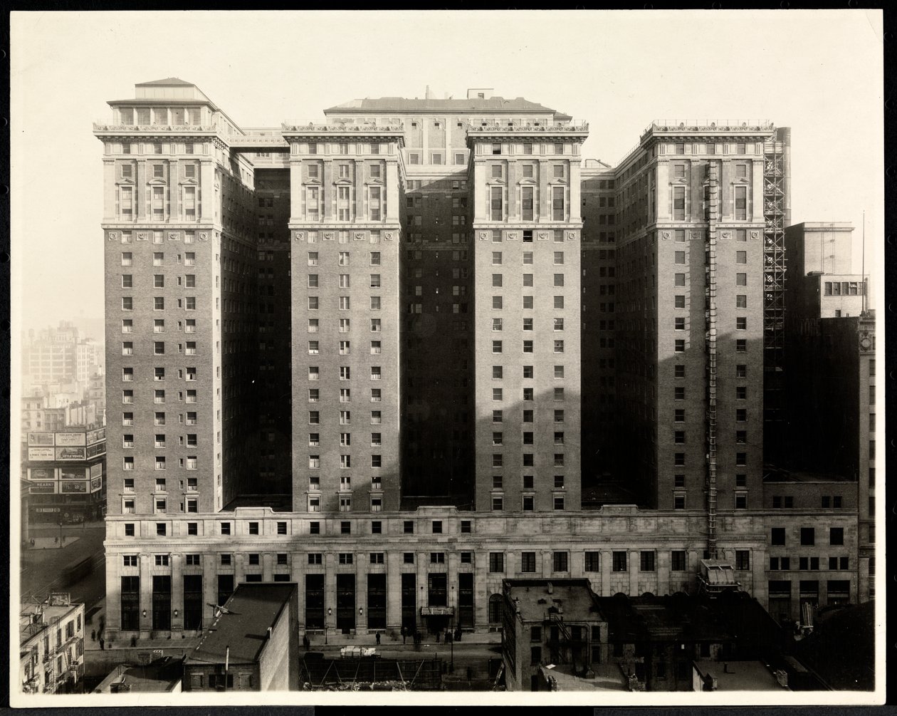 ホテルペンシルバニアの南側の眺め、1919年ニューヨーク、7番街と32番街（シルバーゼラチンプリント） 作： バイロンカンパニー