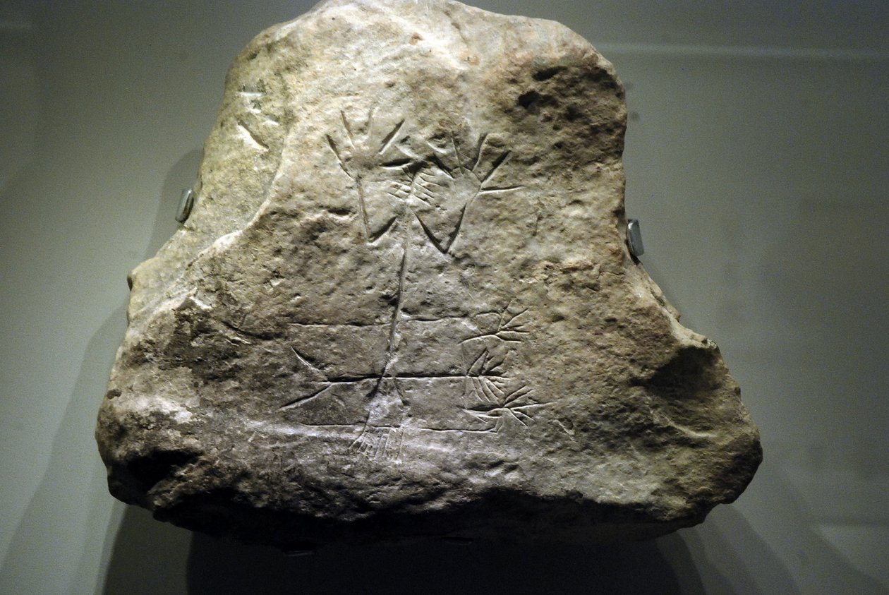タムタム神のアラド彫刻、紀元前3000〜2650年 作： カナン石