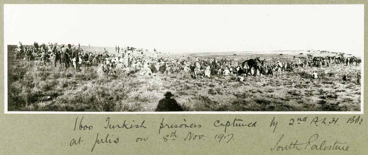 1917年11月8日、第2 ALH旅団によって捕獲された1600人のトルコ人囚人 作： 大tアーサーロードス