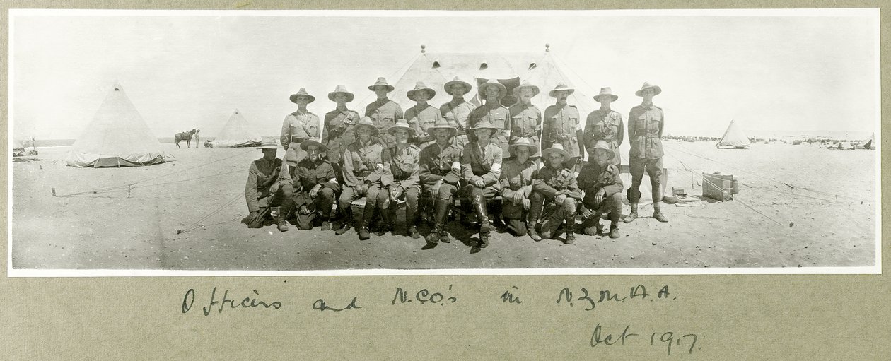 1917年10月、NZMAAの役員とNCO 作： 大tアーサーロードス