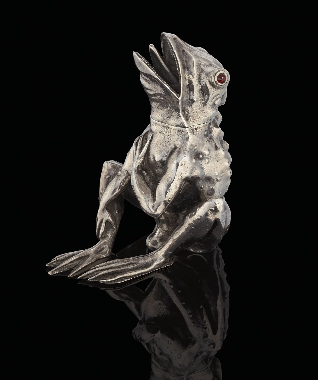 カエルの形をしたファベルジェの宝石がセットされた銀の鍋、1890年 作： カール・ファベルジェ