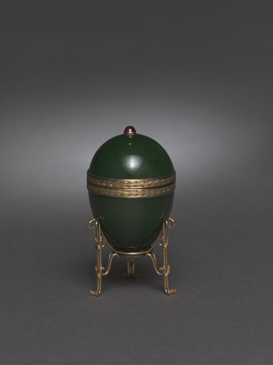 1900年以降のスタンド付き翡翠の卵 作： カール・ファベルジェ