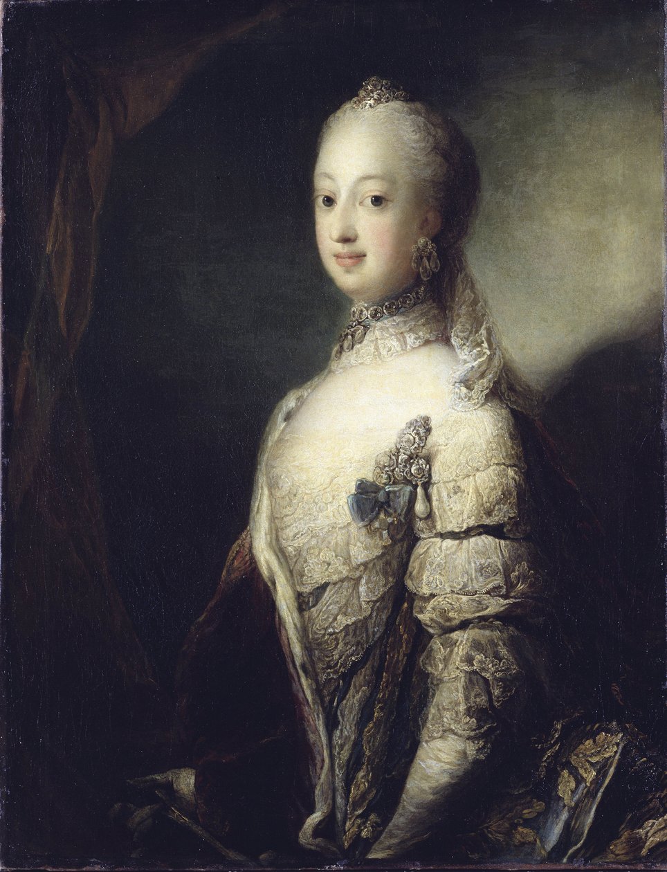 Sophie Madeleine de Danemark, reine de Suede et de Finlande - ピロ、カール・グスタフ（1711-1793）による、スウェーデンの女王、デンマークのソフィア・マグダレーナ（1746-1813）の肖像。油彩・キャンバス 作： カールグスタフピロ