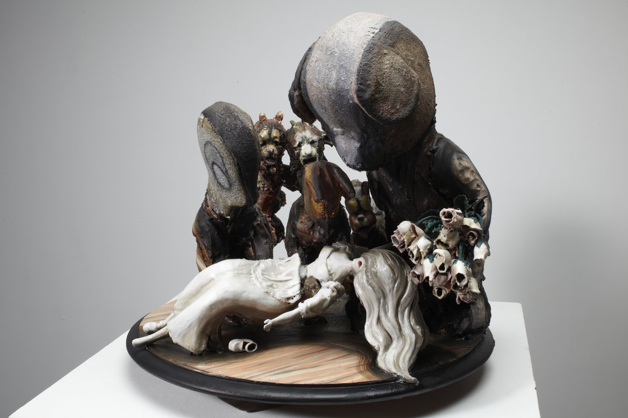 白雪姫, 2010 （木、リノ、石膏、粘土、布、絵具） 作： キャシー・ピルキントン