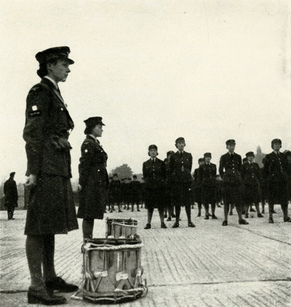 WAAF Band on Parade、c1943。 作： セシル・ビートン