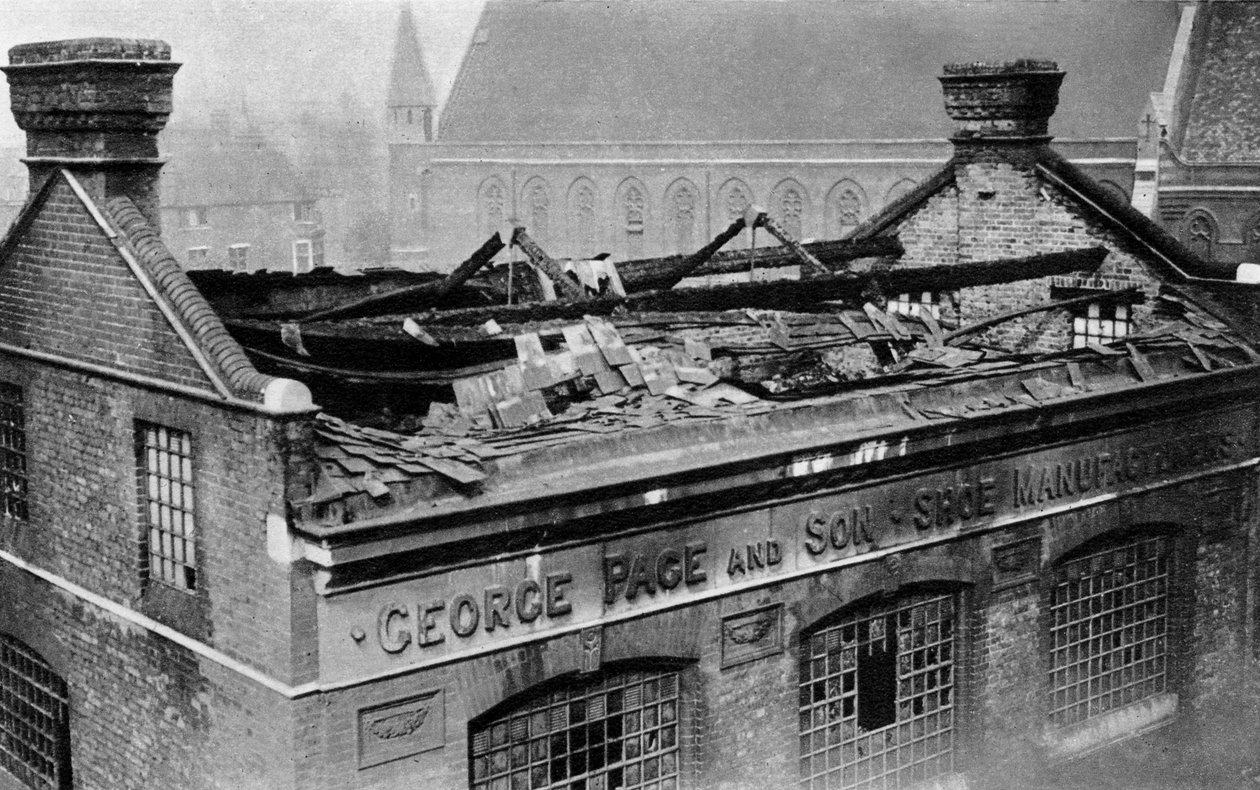 1915年のロンドンでの最初の爆撃による被害 作： セントラルプレス