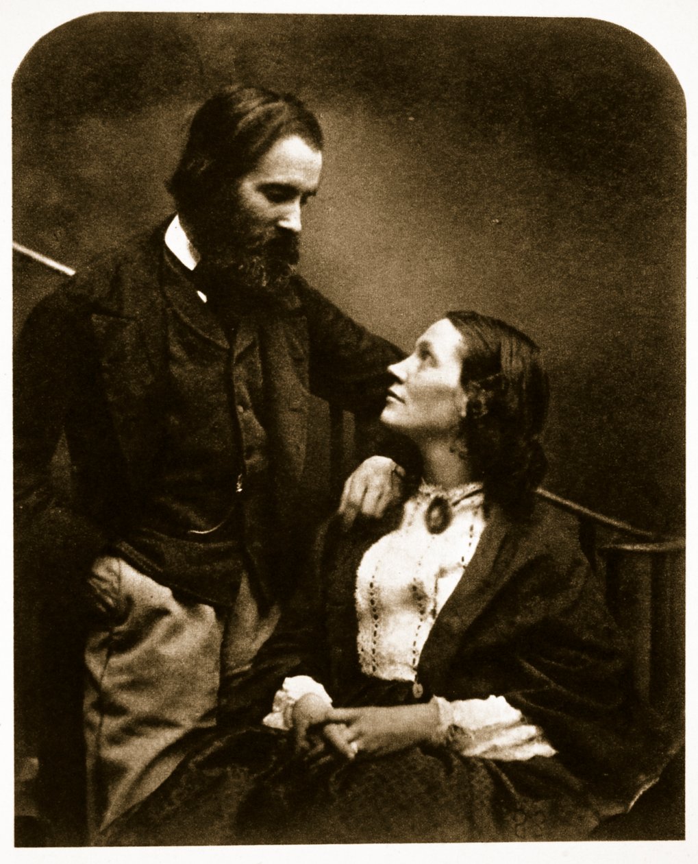 アレクサンドル・マンローと彼の妻、1863年10月7日（セピア写真） 作： チャールズ・ルトウィッジ・ドジソン