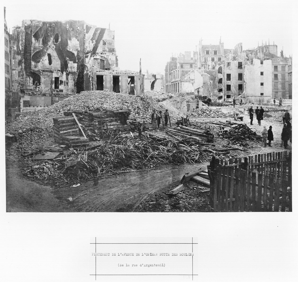 アベニュードゥロペラの建物、ビュートデムーラン、rue street Saint-Roch、パリ、1858-78 作： チャールズ・マーヴィル