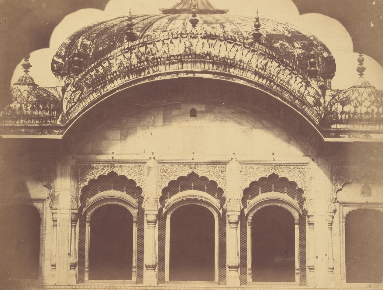 Dewan-i-Khasのクリスタル玉座の外観 作： チャールズ・モラビア