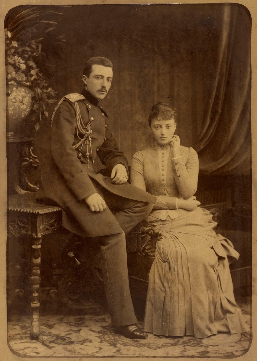 Michel Mikhailovitch de Russie et Anastasia Mikhailovna de Russie - ロシアの大公マイケル・ミハイロヴィチとロシアの大公アナスタシア・ミハイロフナ、ベルガマスコ、チャールズ（カール）（1830-1896）。 アルブミン写真、c。 1880年 ロシア国立映画と写真 作： チャールズ・ベルガマスコ