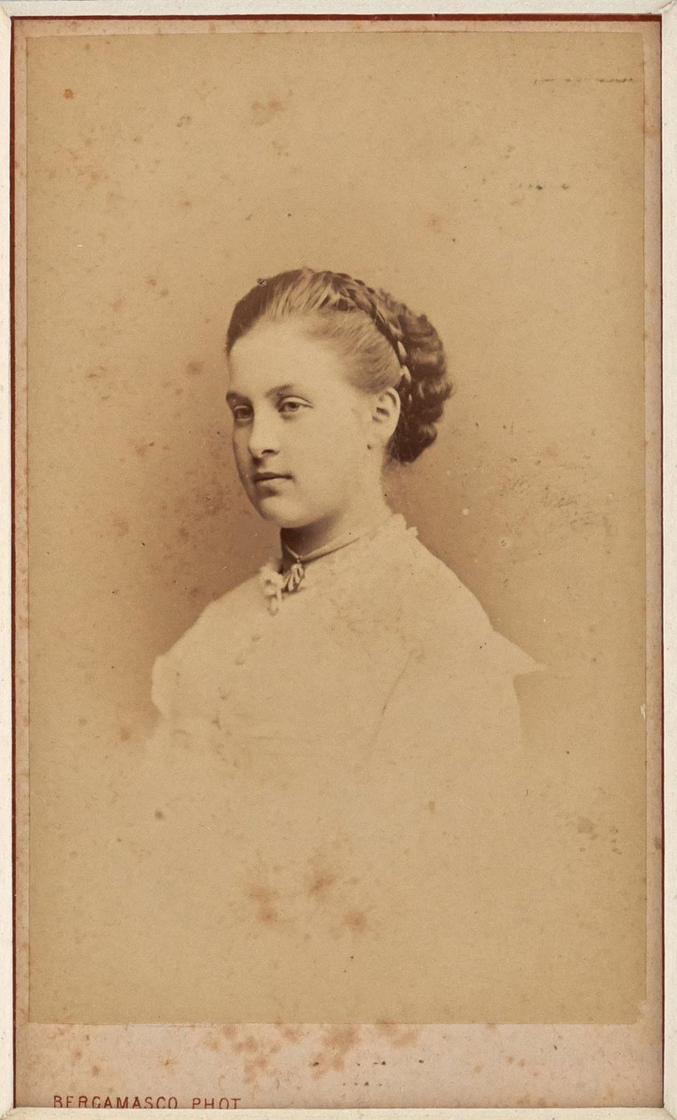 Olga Constantinovna de Russie - ロシアの大公女 Olga Constantinovna (1851-1926) par Bergamasco、Charles (Karl) (1830-1896) の肖像。 写真 作： チャールズ・ベルガマスコ