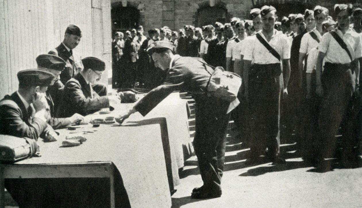 ロイヤルエアフォースでの定期的な給料日マークオフライフ、1941年。 作： チャールズ・ブラウン