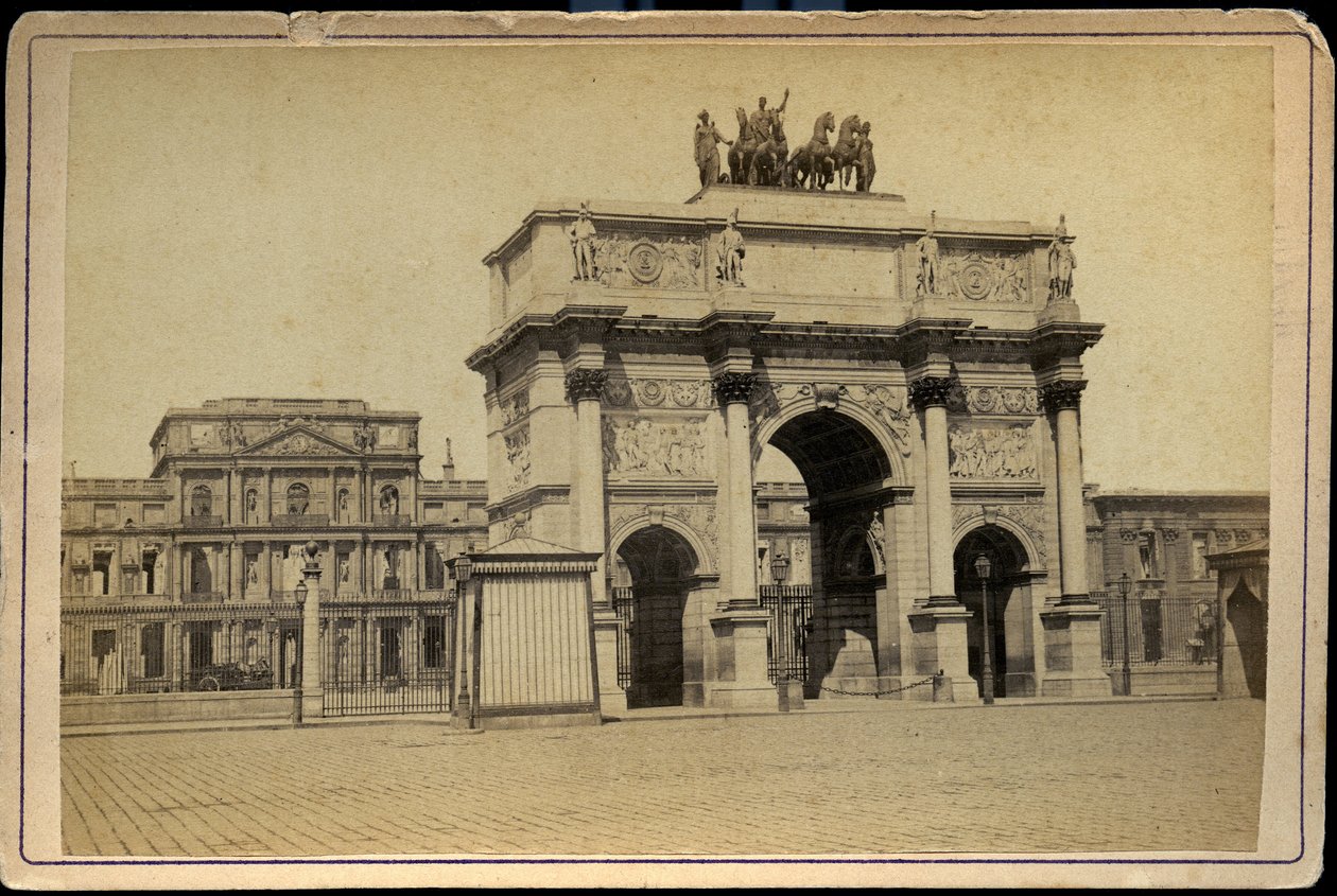 França, Ile-de-France, Paris (75): O Arco do Triunfo do Carrossel com os edifícios em ruínas das Tulherias imperiais 作： Charles & Fontaine Pierre (1762 1853) ペルシエ